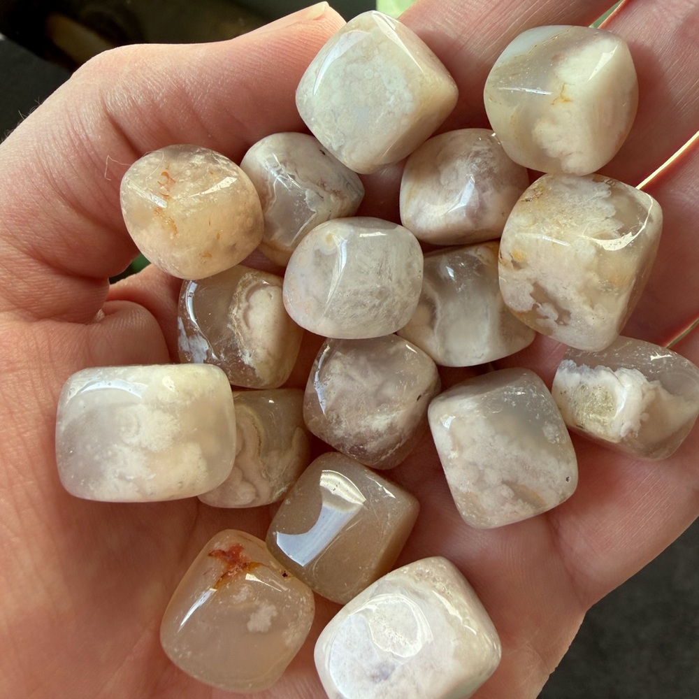 Flower agate cubes - Picture 2 of 2